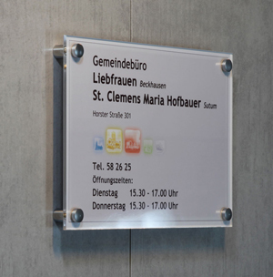 Gemeindebüro Schild mit Öffnungszeiten - Acrylglas