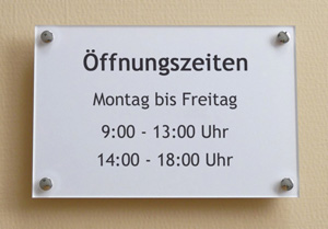 ffnungszeiten-Schild aus Acrylglas