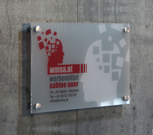 Werbeschild PLEXIGLAS® milch - Werbemittel Sabine Auer